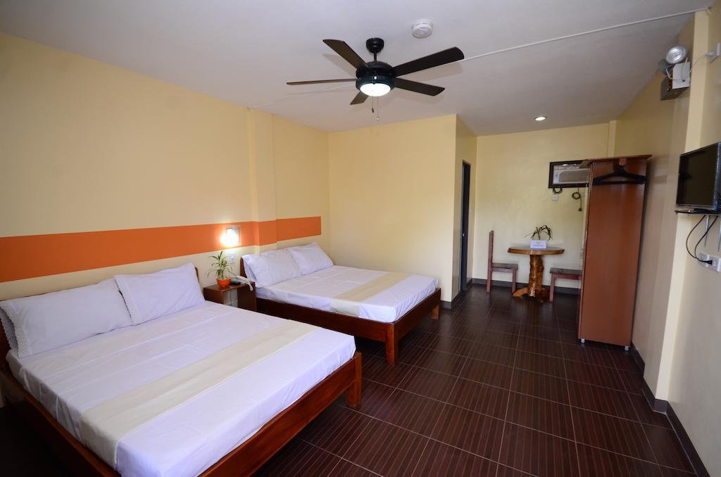 Michelle Pensión Puerto Princesa Exterior foto